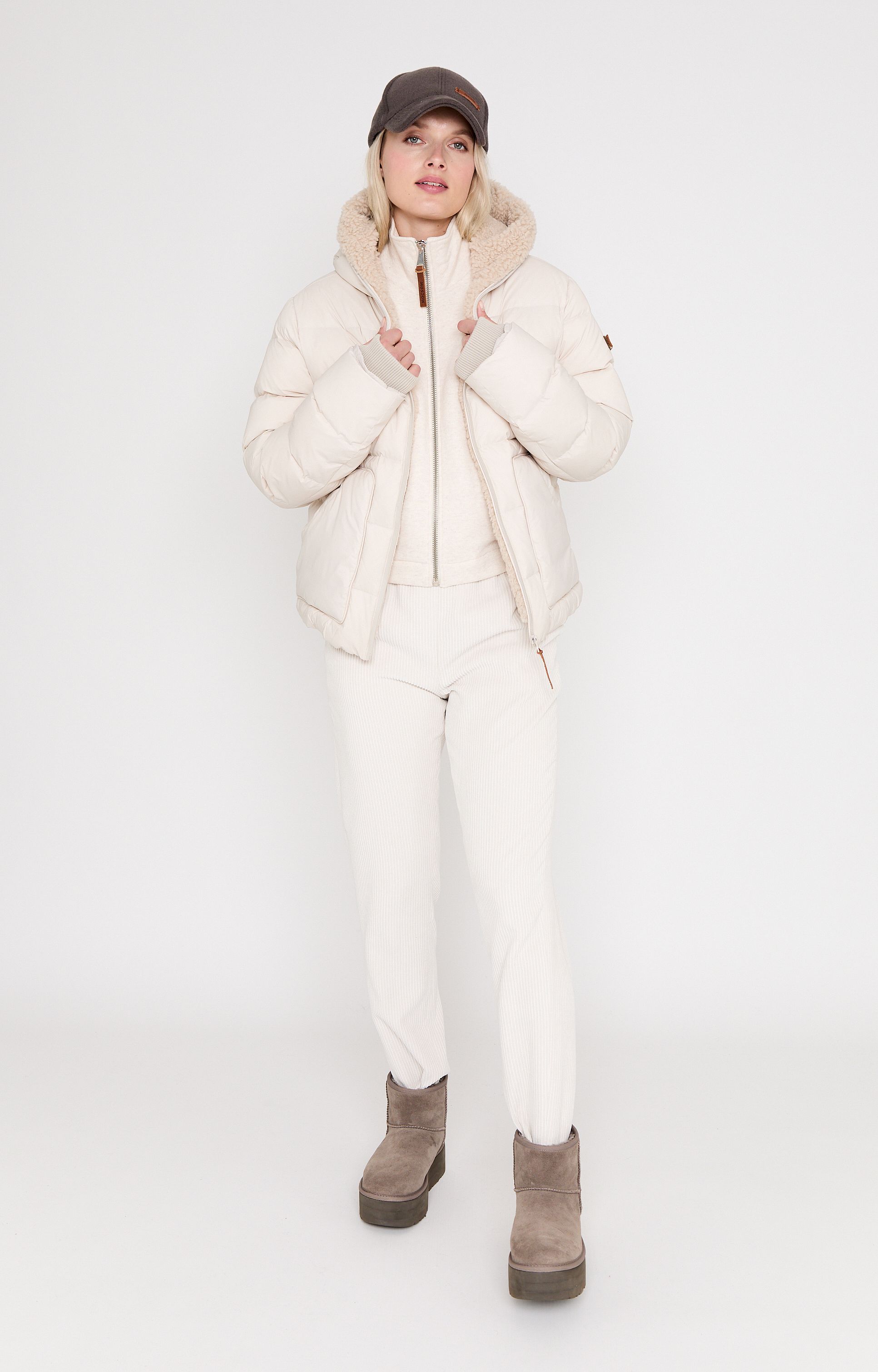 Coat Ogmunda