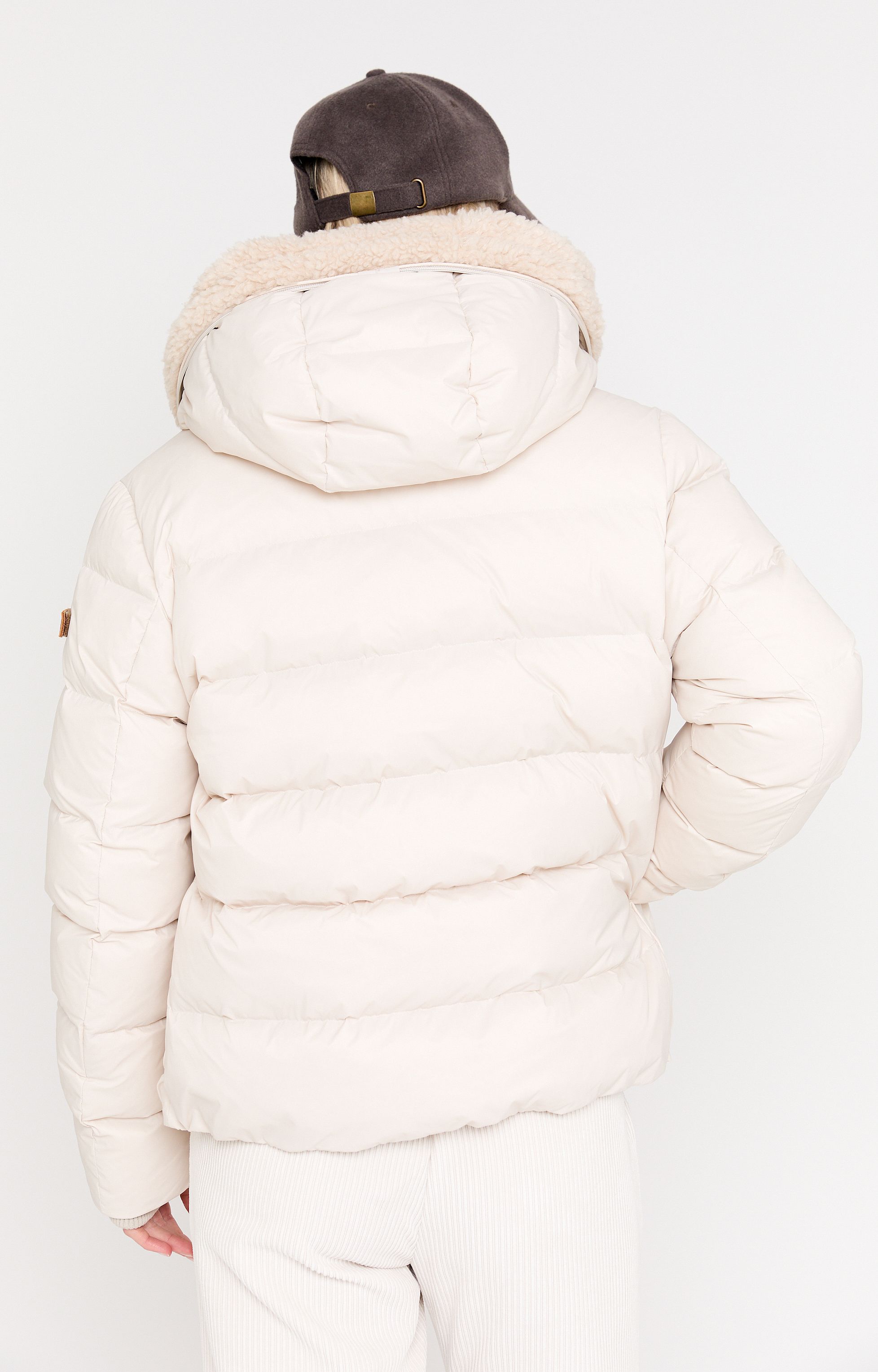 Coat Ogmunda